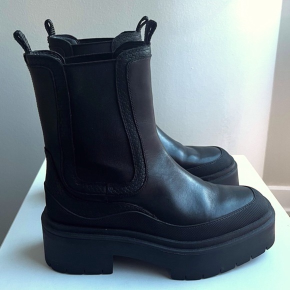 Sam Edelman Lulia Chelsea Boot - Picture 3 of 10